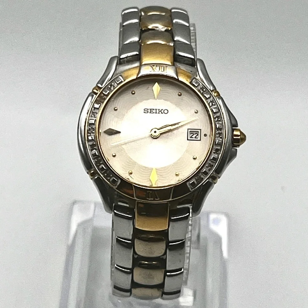 Seiko Vintage Saphire Crystal Round Silver Gold tones Ladies Watch Working